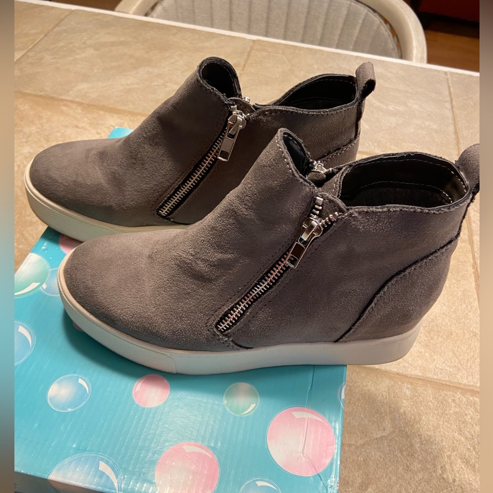 Soda zipper wedge shoes